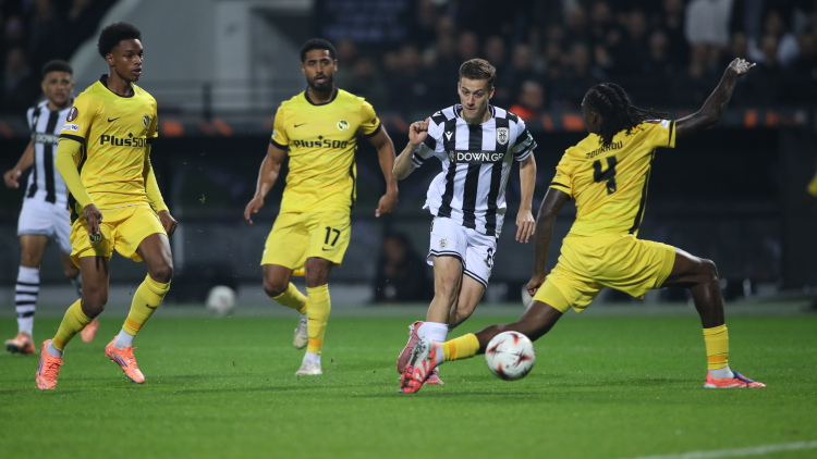 ΠΑΟΚ - Γιουνγκ Μπόις 0-0 (Α' ημίχρονο): Μονότερμα οι γηπεδούχοι που παίζουν με παίκτη παραπάνω - Live 