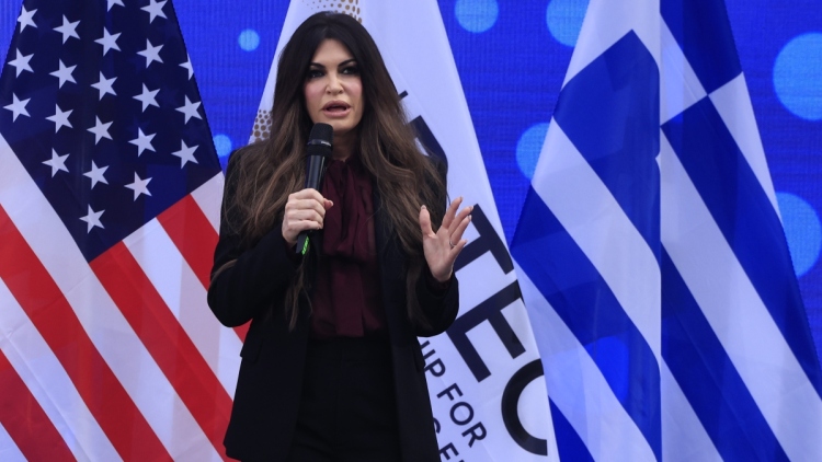CNN: Ο Λευκός Οίκος απέπεμψε σε ζωντανή μετάδοση την Κίμπερλι Γκιλφόιλ, όλο το παρασκήνιο
