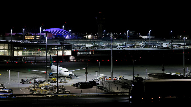 Stern: «Στημένα» από τον Μερτς τα περιστατικά με τα drones στα γερμανικά αεροδρόμια - Τα χρησιμοποιεί ως μοχλό πίεσης για εξοπλιστικές συμφωνίες με συγκεκριμένη εταιρεία