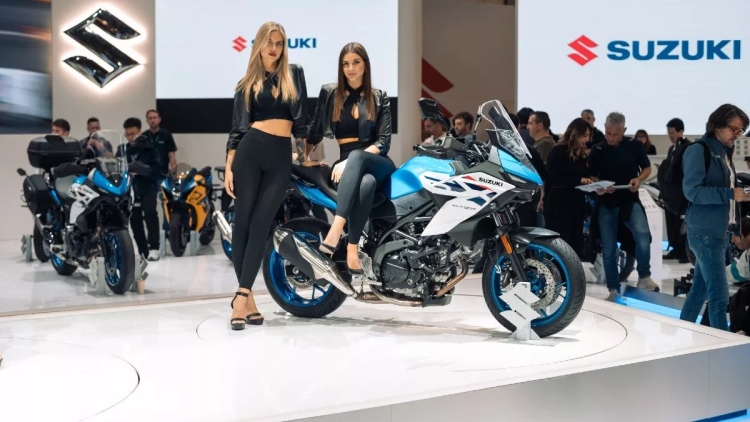 Αποστολή EICMA 2025: Τράνταξε το Μιλάνο η Suzuki με το SV-7GX
