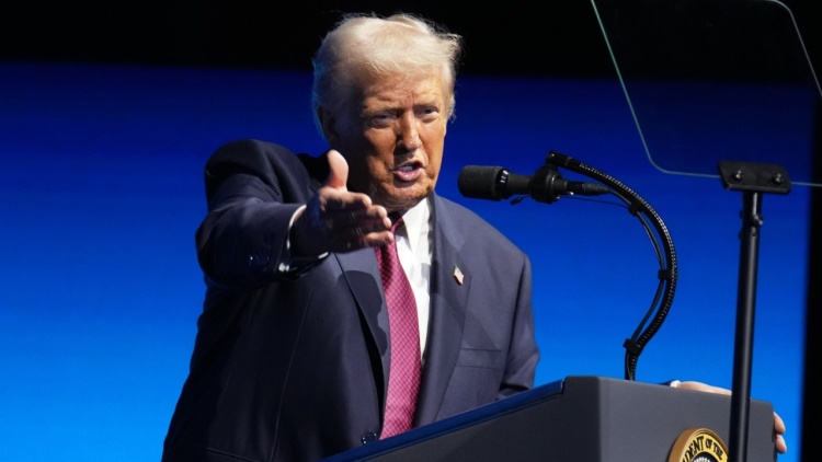 Ο Τραμπ προτείνει να δοθούν χρήματα για την υγειονομική περίθαλψη απευθείας στους πολίτες εν μέσω shutdown