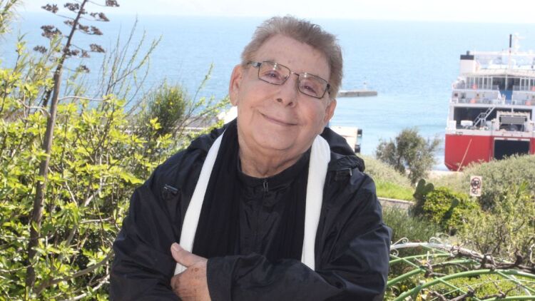 Γιάννης Γαλάτης: Πουλάω την πολυκατοικία μου στη Ραφήνα για να συντηρήσω 22 οικογένειες