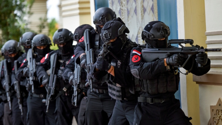 Έκρηξη σε τζαμί που βρίσκεται μέσα σε σχολείο στην Ινδονησία - Δεκάδες τραυματίες στο νοσοκομείο