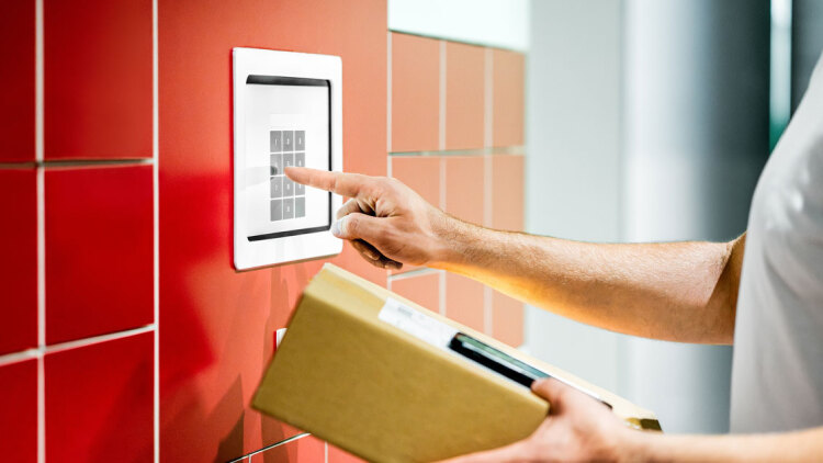 Ετσι λειτουργούν τα ταχυδρομεία στην Ευρώπη: Lockers, αpplications και ρομπότ διανομής