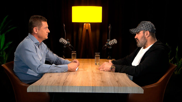 Ο Ηρακλής Νύκταρης αποκαλύπτει τους άγραφους νόμους στην Κρήτη: «Στα ορεινά χωριά είμαστε όλοι μαλωμένοι με όλους»