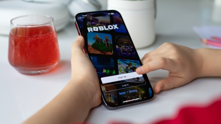 Roblox: Το Τέξας μηνύει την πλατφόρμα - «Βάζει τα κέρδη και τους παιδόφιλους πάνω από την ασφάλεια των παιδιών»