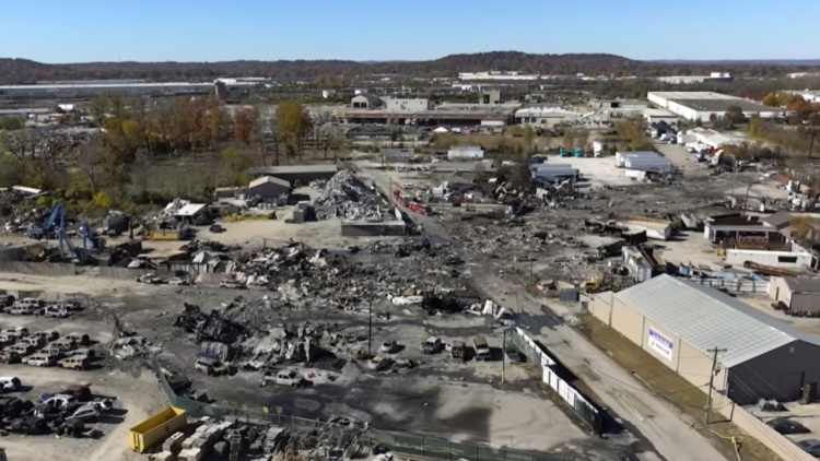 Σε 14 αυξήθηκαν οι νεκροί από τη συντριβή του αεροσκάφους cargo της UPS στις ΗΠΑ - Βίντεο από το σημείο της συντριβής