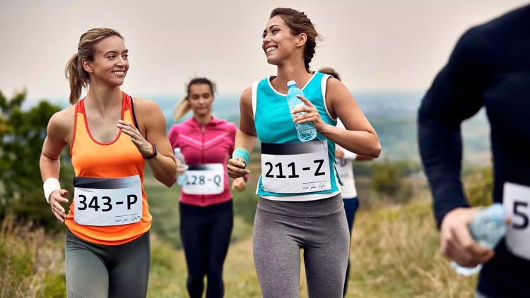 Tι να προσέξει κάθε γυναίκα που προπονείται για τον Μαραθώνιο – Top tips από τον ειδικό