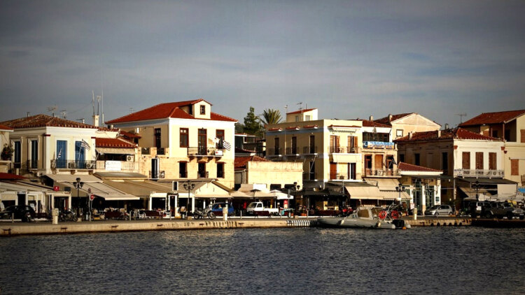 H Aίγινα των μεγάλων Ελλήνων δημιουργών – Μια περιήγηση στα σπίτια και τα στέκια τους