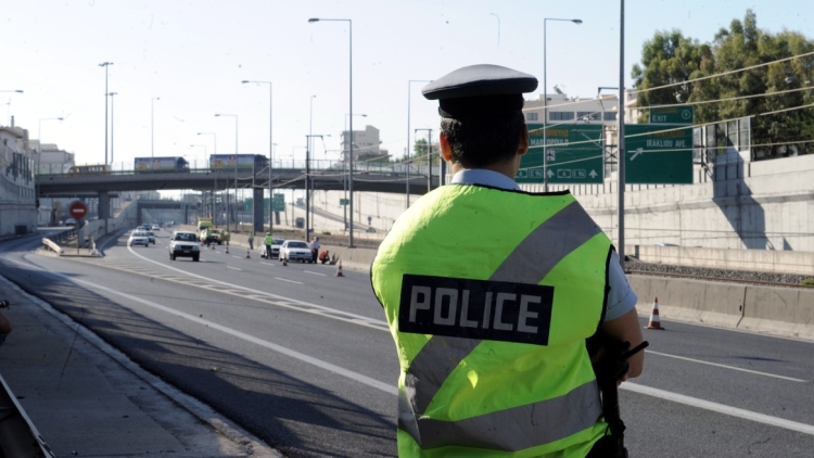 56χρονος χωρίς δίπλωμα έκανε όπισθεν για 1,5 χλμ. σε ΛΕΑ στην Αττική Οδό - Του το πήραν ξανά για 13 μήνες
