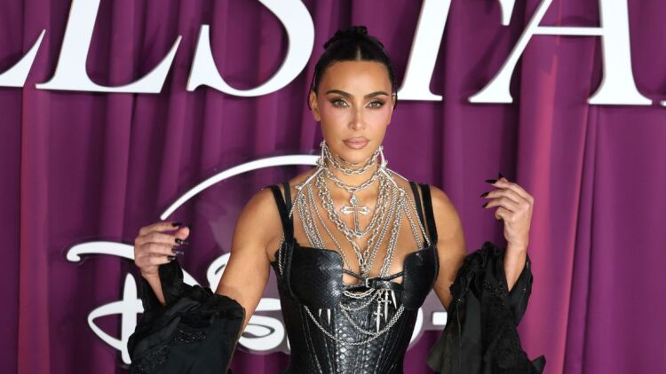 Κιμ Καρντάσιαν: Αντιδράσεις προκάλεσε με την αποκαλυπτική της εμφάνιση στο «All's Fair»