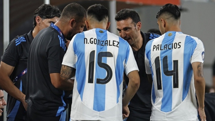 Εθνική Αργεντινής: Τρεις παίκτες εκτός αποστολής για Αγκόλα επειδή δεν ολοκλήρωσαν τον απαραίτητο εμβολιασμό
