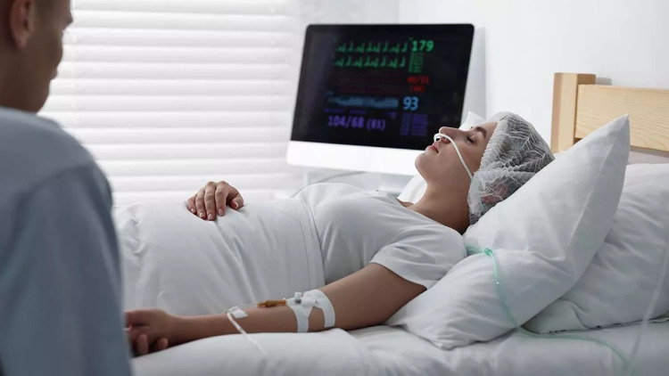 Τι συμβαίνει όταν πεθαίνουμε; Γιατρός εξηγεί τα σημάδια που μαρτυρούν ότι ο θάνατος πλησιάζει
