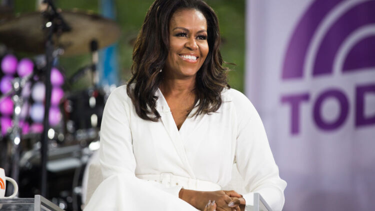 Η Μισέλ Ομπάμα γράφει για το πώς τα Μέσα Ενημέρωσης είχαν εμμονή με τα χέρια της: «Ήθελαν από αυτό να με πουν διαφορετική»