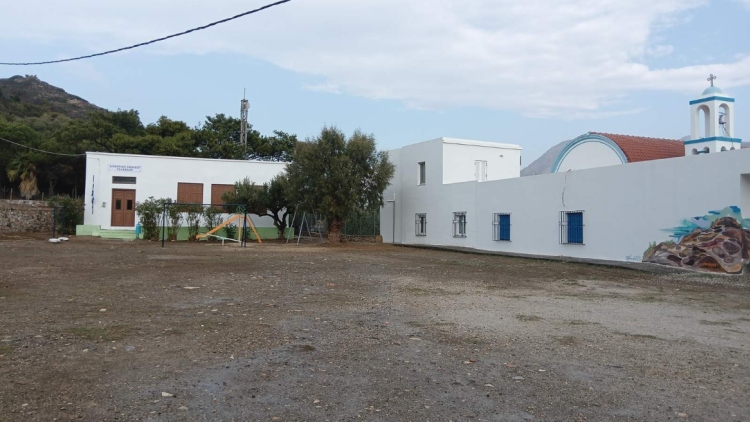 Νέος δάσκαλος για τους δύο μαθητές στην Τέλενδο: Όταν έμαθα ότι κλείνει το σχολείο, το είδα ως τεράστια ευκαιρία να πάω να το ανοίξω