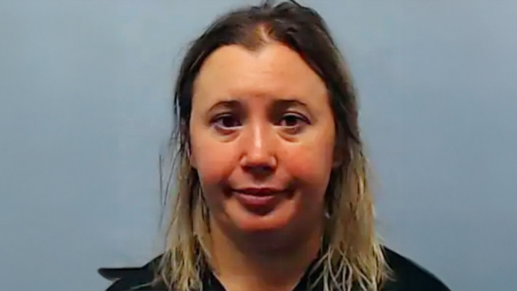 Καθηγήτρια στις ΗΠΑ κατηγορείται ότι έκανε σεξ με ανήλικο μαθητή της - «Το αγόρι περνούσε νύχτες στο σπίτι της» λένε οι εισαγγελείς