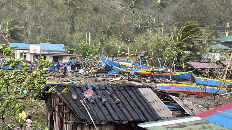 Η Ταϊβάν απομακρύνει εσπευσμένα 3.000 κατοίκους από τα σπίτια τους καθώς πλησιάζει ο τυφώνας Φουνγκ-γουόνγκ