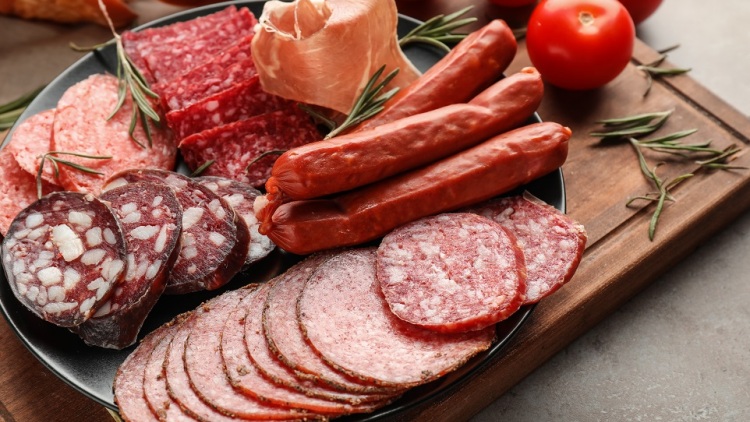 Τελικά επηρεάζουν τα επεξεργασμένα κρέατα την υγεία του εγκεφάλου;
