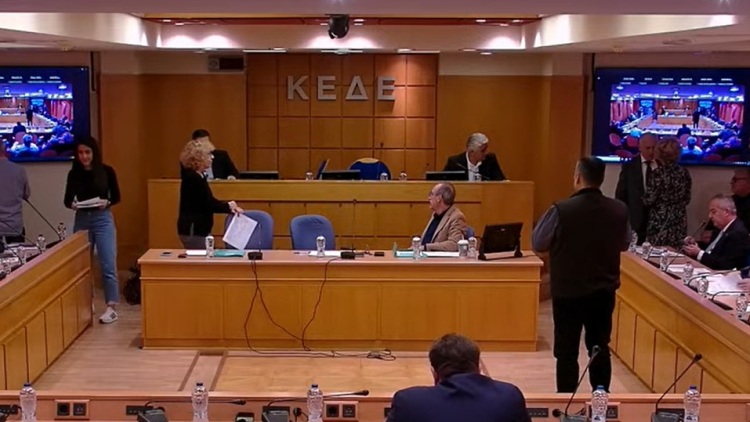 Ανέβηκαν οι τόνοι σε συνεδρίαση της ΚΕΔΕ, κόντρα Κυρίζογλου – Δούκα για το ψήφισμα για τον εκλογικό νόμο