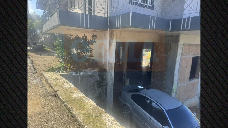 Ο 25χρονος πήρε αγκαλιά τον 3χρονο για να πάνε βόλτα, χτύπησε σε μπαλκόνι, ζαλίστηκε και έπεσαν μαζί - Συντετριμμένοι οι γονείς του μικρού Ανδρέα