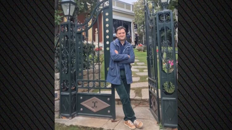 Ο Αργύρης Αγγέλου στο σπίτι της «Ντάλιας Χατζηαλεξάνδρου» - Δείτε το βίντεο