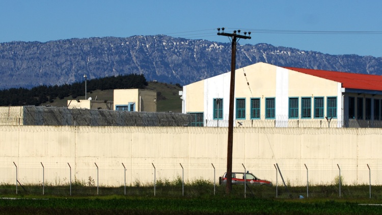 Ένταση και φωτιά σε πτέρυγα των φυλακών Τρικάλων