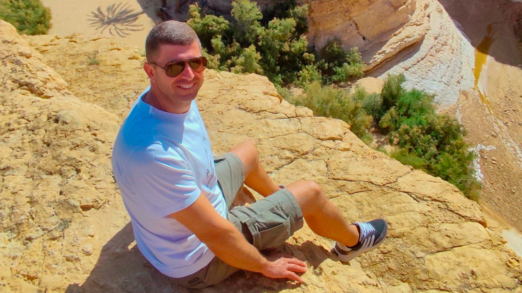 Θρήνος για τον χαμό του 40χρονου κρεοπώλη στο Κιλκίς: «Ξεκοκάλιζε κρέατα, τράβηξε το μαχαίρι δυνατά και έκοψε τη μηριαία αρτηρία»