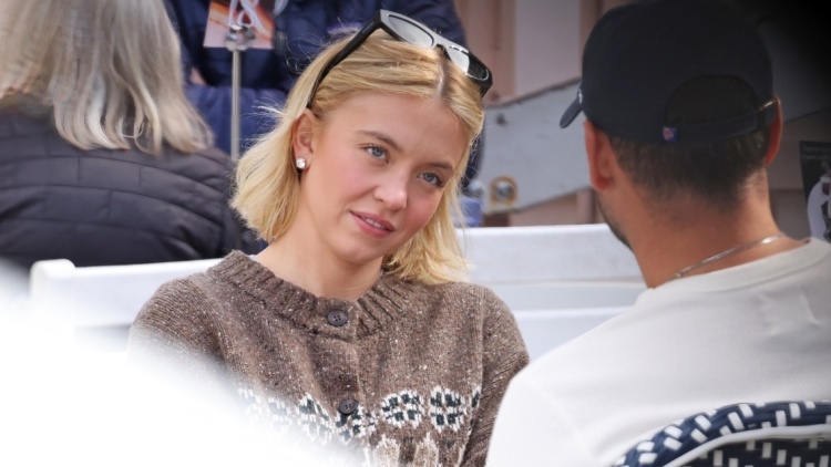 Σίντνεϊ Σουίνι: Η ρομαντική βόλτα με τον σύντροφό της στο Μοντεσίτο
