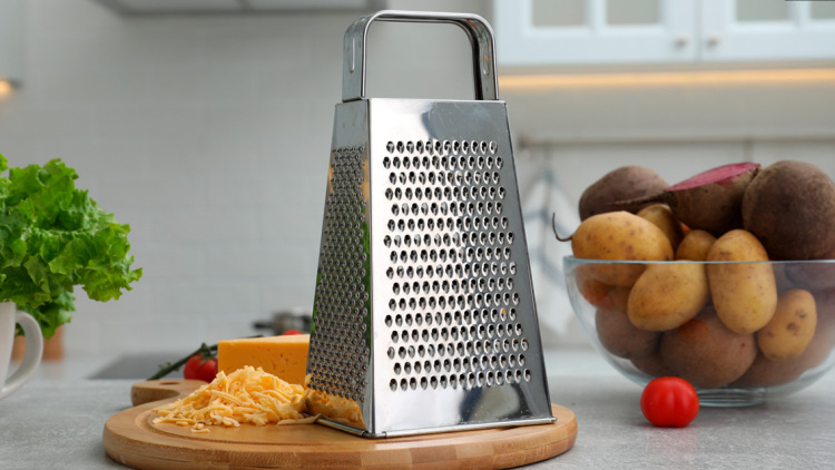 Πώς να καθαρίσετε εύκολα τον τρίφτη - Ο πιο αποτελεσματικός τρόπος