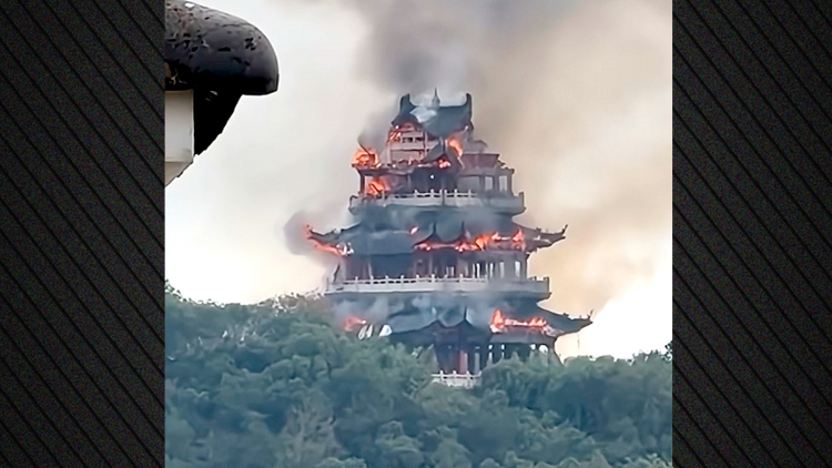 Αρχαίος ναός 1500 ετών τυλίγεται στις φλόγες στην Κίνα - Δείτε βίντεο