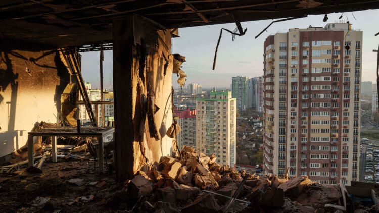 Ουκρανία: Τέσσερις νεκροί και δεκάδες τραυματίες μετά από ρωσική επίθεση με drones και πυραύλους στο Κίεβο