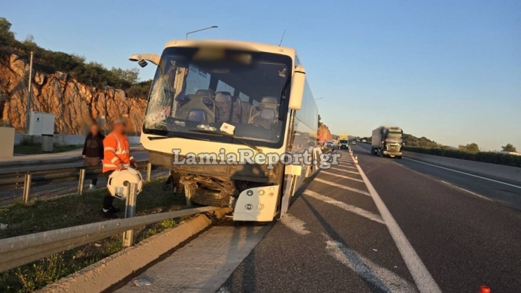Ε.Ο. Αθηνών - Θεσσαλονίκης: Τροχαίο με λεωφορείο που προσέκρουσε στις μπάρες – Στο νοσοκομείο ο οδηγός και 5 επιβάτες