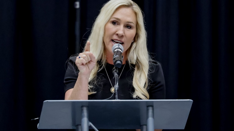 Απειλές που ενθαρρύνει ο Τραμπ λέει ότι δέχεται η Μάρτζορι Τέιλορ Γκριν που αποκήρυξε ο πρόεδρος
