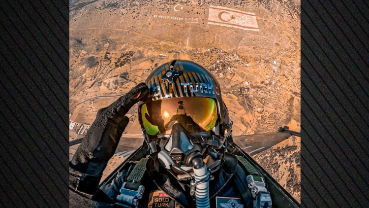 Τουρκική πρόκληση με φωτογραφία πάνω από τον Πενταδάκτυλο
