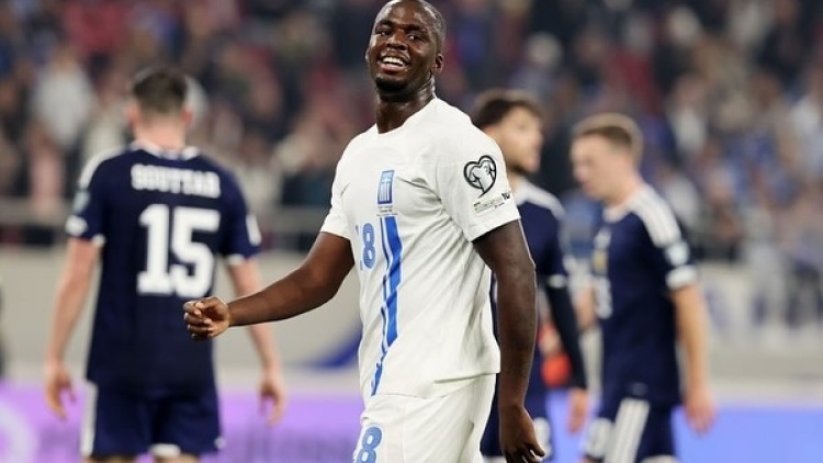 Ιστορική διάκριση για τον Ανδρέα Τεττέη: Κατέκτησε το βραβείο του Παγκόσμιου Συνδέσμου Ποδοσφαιριστών για την στάση του απέναντι στον ρατσισμό