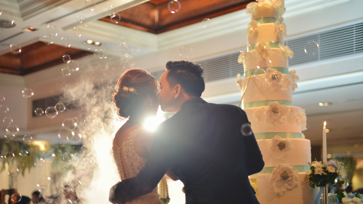 Κινεζική πόλη προσφέρει καταναλωτικά κουπόνια για νεόνυμφους με στόχο την αύξηση των γάμων