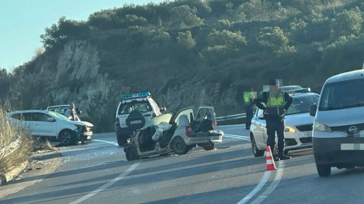 Άμορφη μάζα το ΙΧ όπου ανασύρθηκε νεκρός ο 52χρονος στο Ηράκλειο - Δείτε φωτογραφίες
