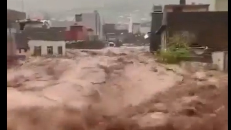 Βροχοπτώσεις και πλημμύρες στο δυτικό Ιράν εν μέσω της χειρότερης ξηρασίας των τελευταίων δεκαετιών