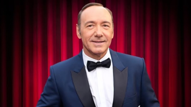 Στην Κύπρο ο Κέβιν Σπέισι – Η εμφάνιση που σηματοδότησε την επιστροφή του στον χώρο του θεάματος