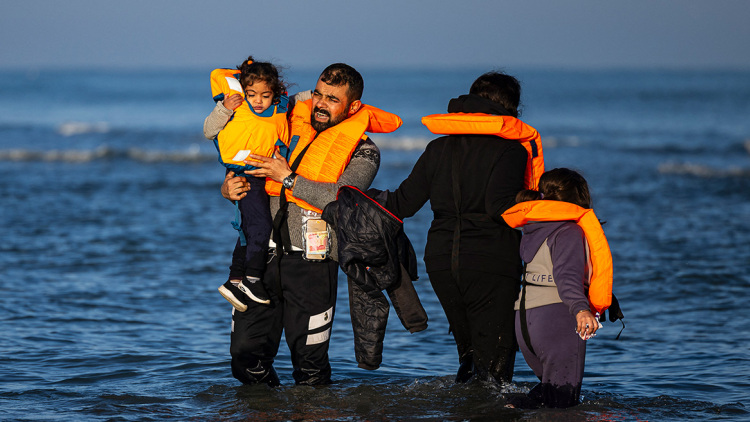 Σαρωτικές αλλαγές στο σύστημα ασύλου στη Βρετανία – Στα 20 χρόνια φτάνει η αναμονή για υπηκοότητα
