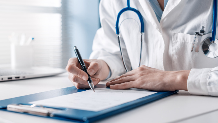 Την εξαίρεση των προσωπικών ιατρών από την υποχρέωση των κατ’ οίκον επισκέψεων ζητά ο Ιατρικός Σύλλογος Αθηνών