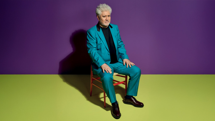 Πέδρο Αλμοδόβαρ: Στο σπίτι με τα χρώματα και τις ιστορίες του 
