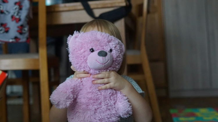 Σάλος στην Κίνα με λούτρινο αρκουδάκι που έδινε σεξουαλικές συμβουλές σε παιδιά και έλεγε πού να βρουν μαχαίρια 