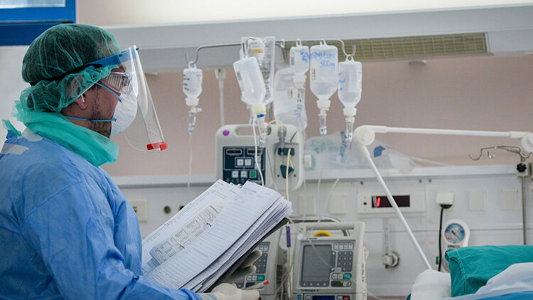 Αγωνία για τον 16χρονο που τραυματίστηκε από εκπυρσοκρότηση καραμπίνας στην Πρέβεζα