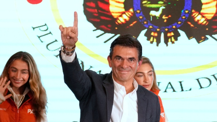 Βολιβία: Εν μέσω μαζικών αντικυβερνητικών διαδηλώσεων, ο πρόεδρος Πας μειώνει κατά 50% τον μισθό του και των υπουργών του
