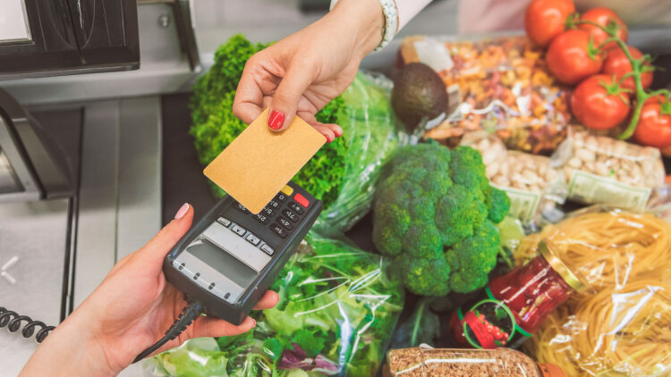 Σούπερ μάρκετ και καταστήματα: Το ωράριο λειτουργίας σήμερα Σάββατο
