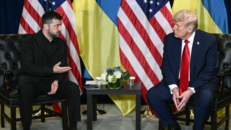 Ντόναλντ Τραμπ, Βολοντίμιρ Ζελένσκι και το δύσκολο πέρασμα από τον πόλεμο στη διαπραγμάτευση 
