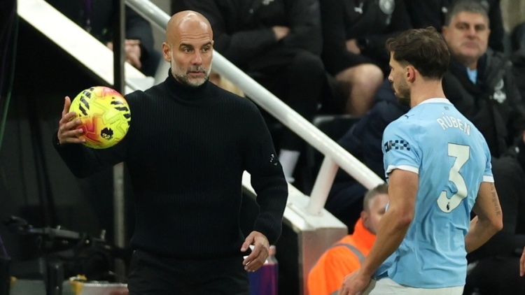 «Όποιος γυρίσει με παραπανίσια κιλά, μένει σπίτι», το αυστηρό μήνυμα του Γκουαρδιόλα στη Σίτι για τις διακοπές