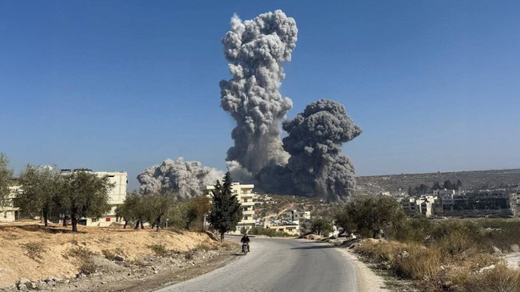 Συναγερμός στη Δαμασκό για οβίδες που έπεσαν κοντά σε στρατιωτικό αεροδρόμιο 