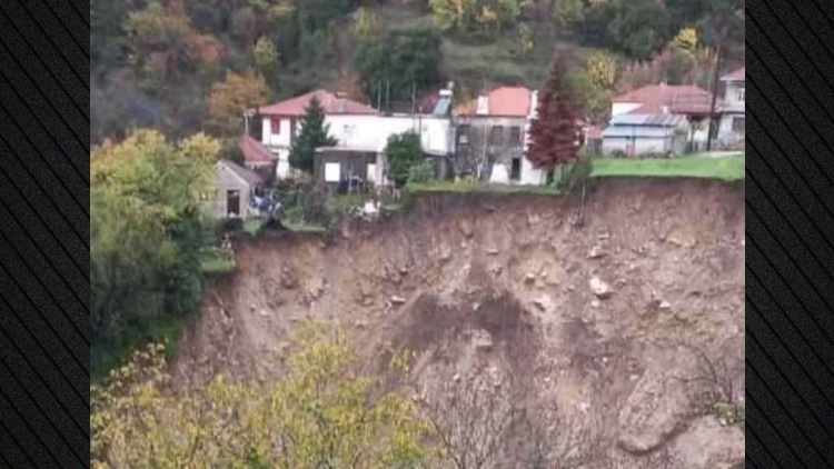 Κατολίσθηση λόγω της κακοκαιρίας στα Τζουμέρκα λίγα μέτρα δίπλα από τα σπίτια